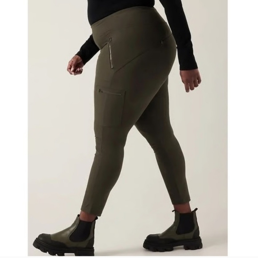 ATHLETA HEADLANDS HYBRID CARGO TIGHT SIZE 26